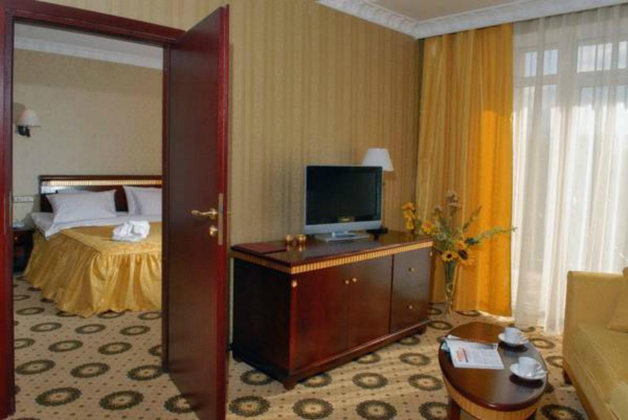 Royal Hotels And Spa Resorts Promenad Truskavets Luaran gambar